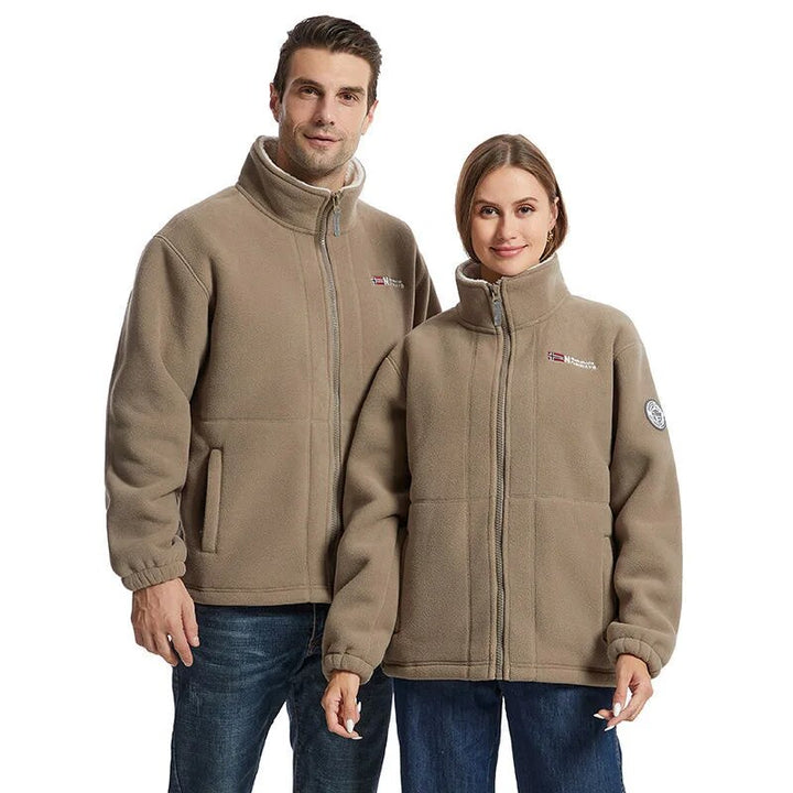 Winddichte Herren Fleece Jacke, grau, elegant, atmungsaktiv, mit versteckten Taschen, ideal für kalte Herbst- und Wintertage.
