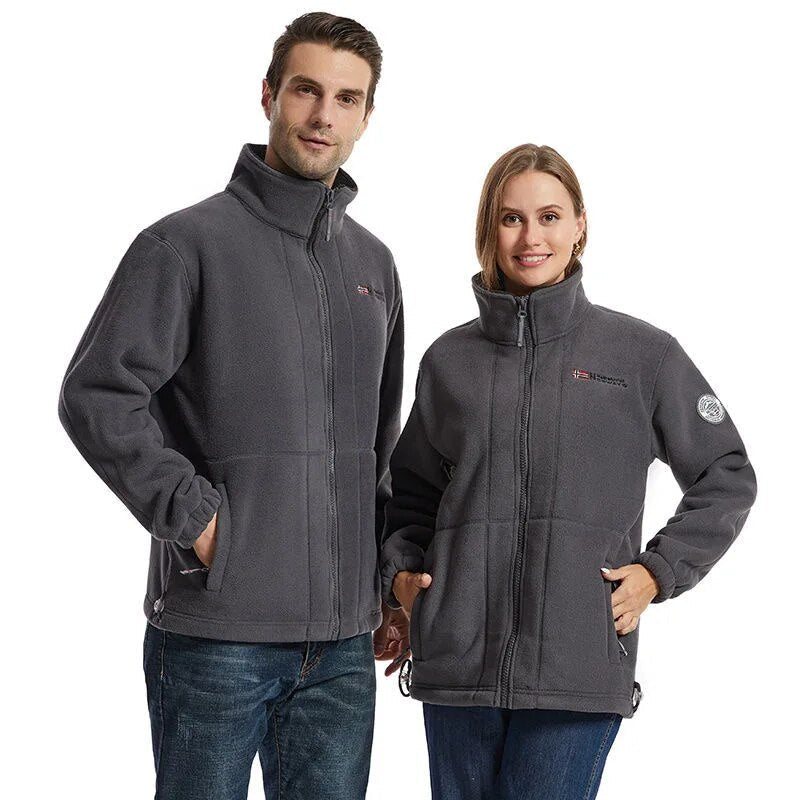 Winddichte Herren Fleece Jacke, grau, elegant, atmungsaktiv, mit versteckten Taschen, ideal für kalte Herbst- und Wintertage.