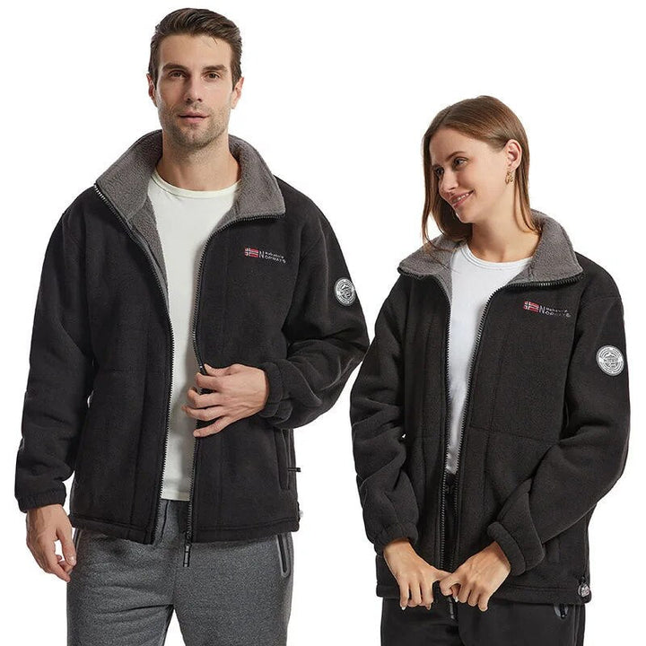 Winddichte Herren Fleece Jacke, grau, elegant, atmungsaktiv, mit versteckten Taschen, ideal für kalte Herbst- und Wintertage.