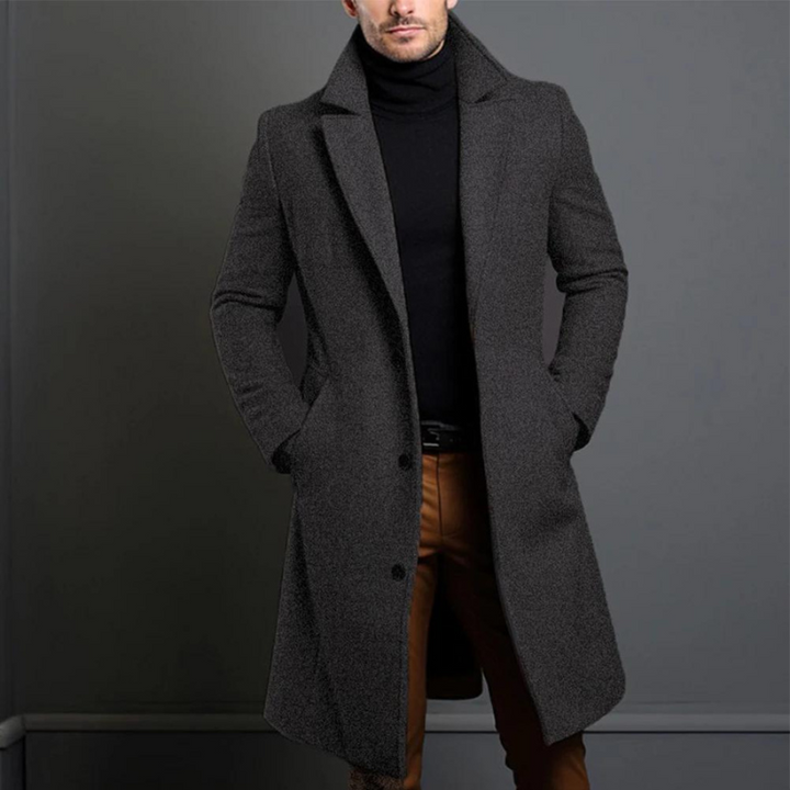 "Wollmantel für Männer, elegant geschnitten in Schwarz mit hohem Kragen, ideal für stilvolle Wintermode"