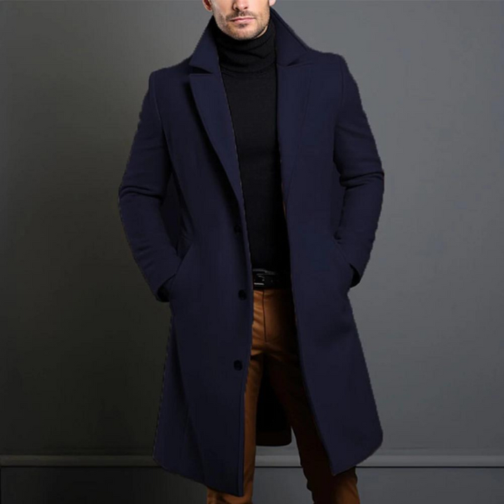 "Wollmantel für Männer, elegant geschnitten in Schwarz mit hohem Kragen, ideal für stilvolle Wintermode"