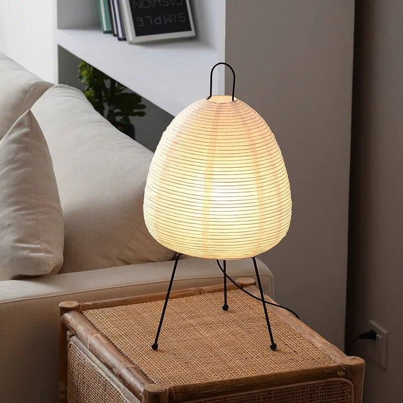 "ZenGlow japanische Reis Papier Lampe, elegante Tischleuchte mit weichem, diffusem Licht, inspiriert vom japanischen Design."