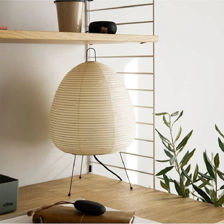 "ZenGlow japanische Reis Papier Lampe, elegante Tischleuchte mit weichem, diffusem Licht, inspiriert vom japanischen Design."